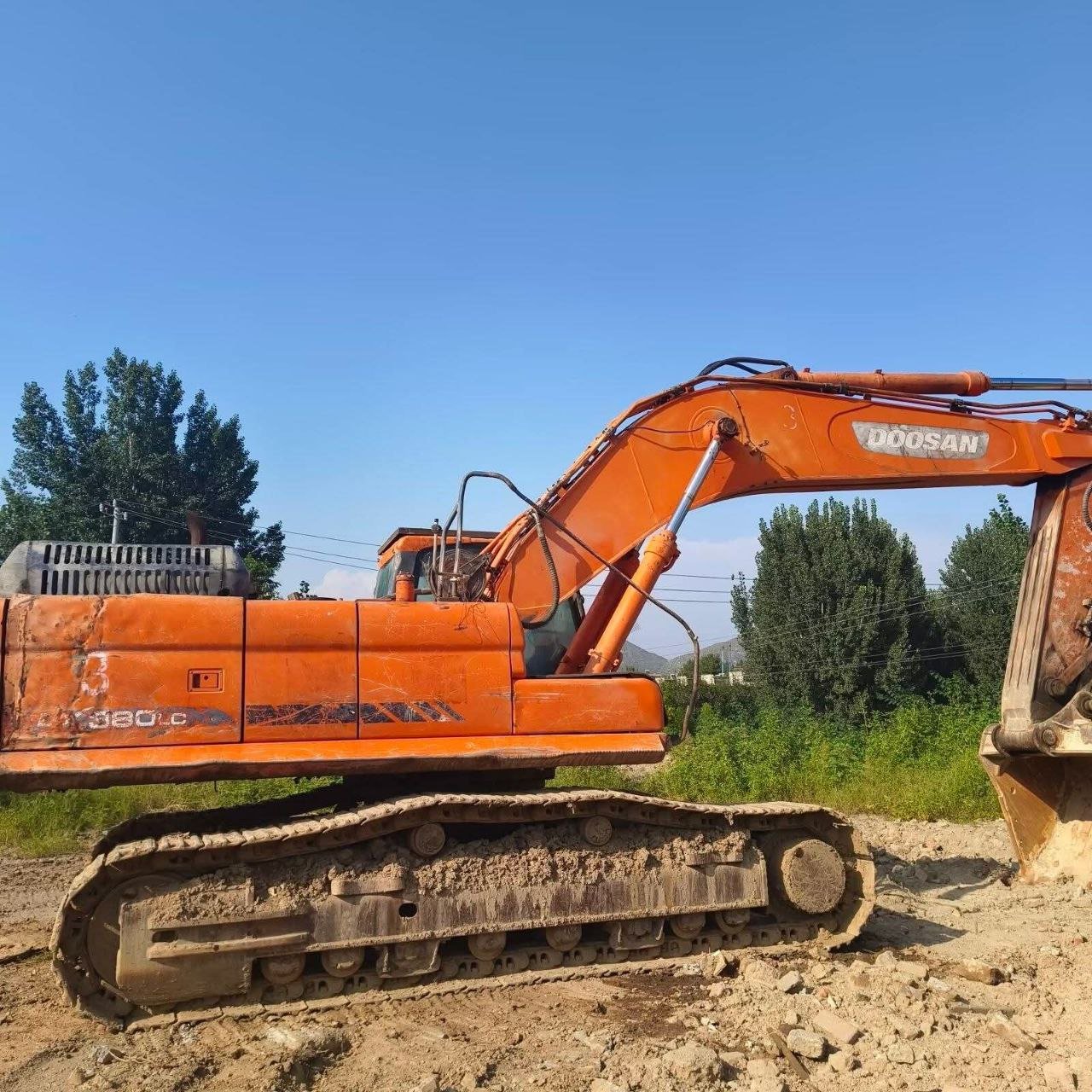 حفار دوسان للبيع في مصر, دوسان dx380 موديل 2010 تواجد الجيزة, أفضل موقع لبيع الشاحنات والمعدات الثقيلة في مصر