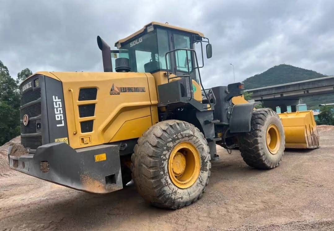 لودر SDLG للبيع في السويس, SDLG 955F موديل 2003 تواجد السويس, أفضل موقع لبيع الشاحنات والمعدات الثقيلة في مصر