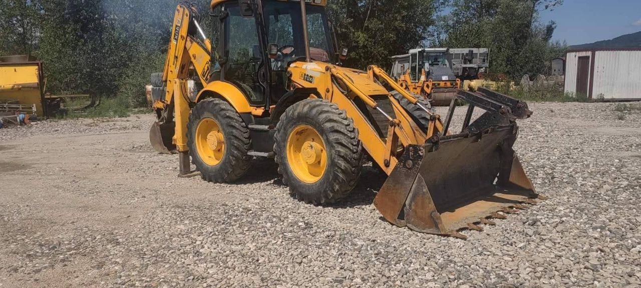 JCB loader for sale in Tanta, JCB 4CX model 2016 available in Tanta, the best site for selling trucks and heavy equipment in Egypt