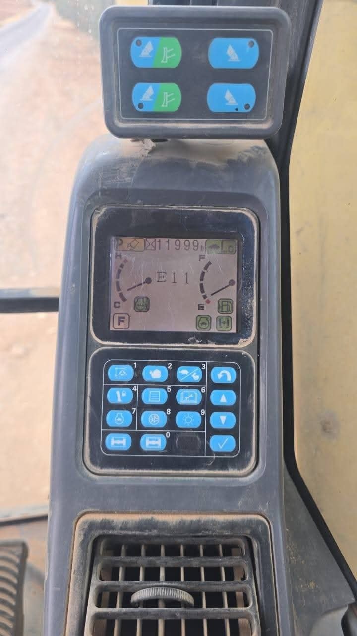 Komatsu excavator for sale in Mansoura, Komatsu 180, 2016 model, located in Mansoura. The best website for selling trucks and heavy equipment in Egypt.