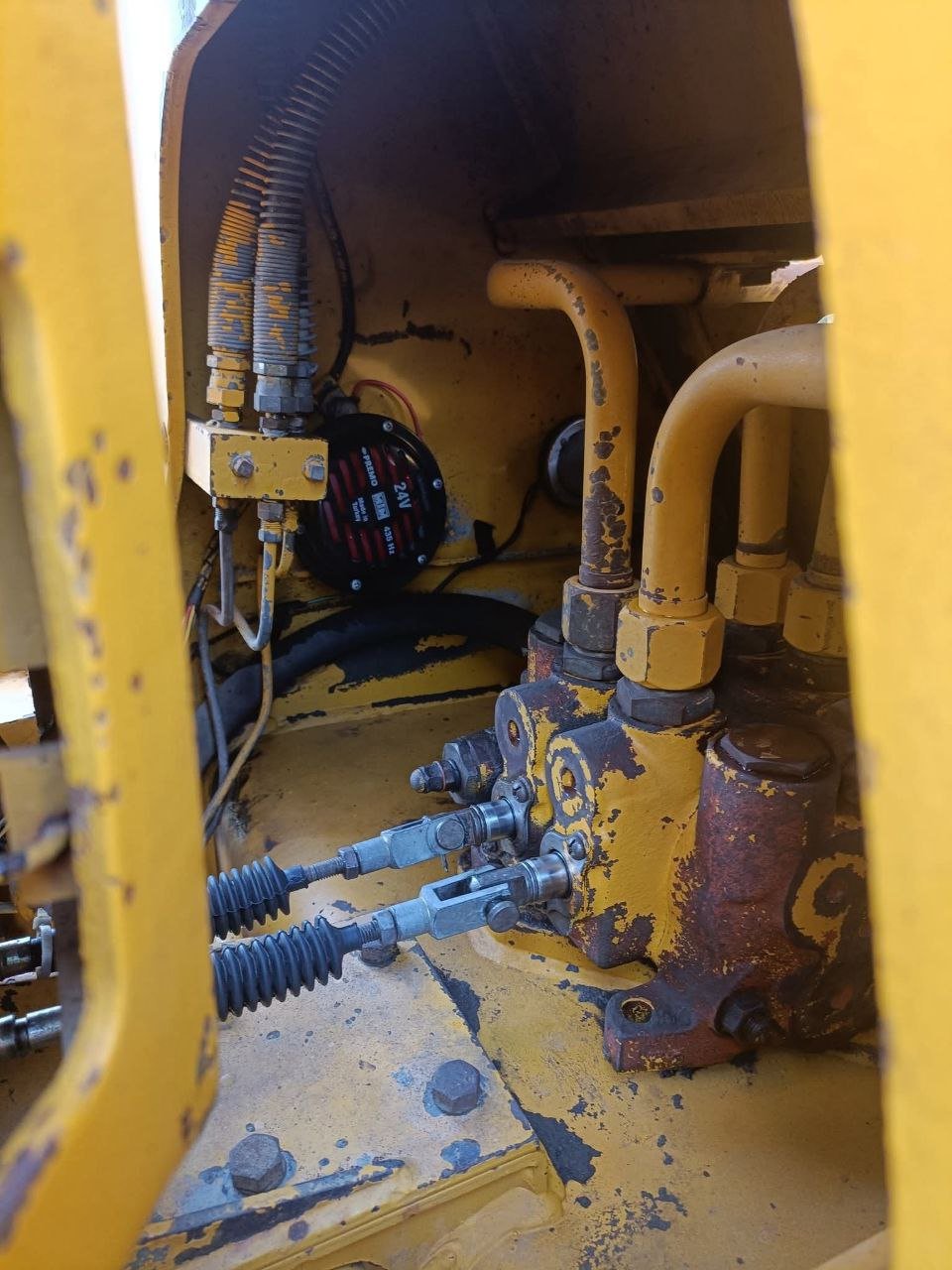 TCM loader for sale in Giza, TCM 30 model 2003 available in Giza, the best site for selling trucks and heavy equipment in Egypt