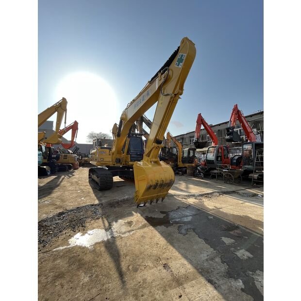 حفار Komatsu PC200-8 للبيع, Komatsu PC200-8 موديل 2023 استيراد من اوروبا, أفضل موقع لبيع الشاحنات والمعدات الثقيلة في مصر