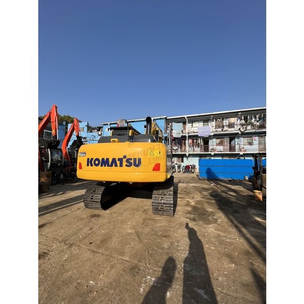 حفار Komatsu PC200-8 للبيع, Komatsu PC200-8 موديل 2023 استيراد من اوروبا, أفضل موقع لبيع الشاحنات والمعدات الثقيلة في مصر