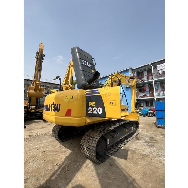 حفار Komatsu PC220-8 للبيع, Komatsu PC220-8 موديل 2020 استيراد من اوروبا, أفضل موقع لبيع الشاحنات والمعدات الثقيلة في مصر