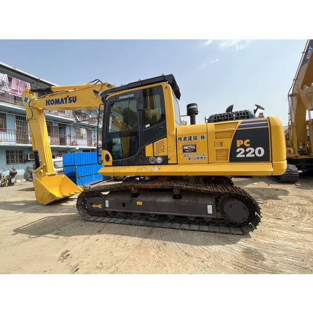حفار Komatsu PC220-8 للبيع, Komatsu PC220-8 موديل 2020 استيراد من اوروبا, أفضل موقع لبيع الشاحنات والمعدات الثقيلة في مصر