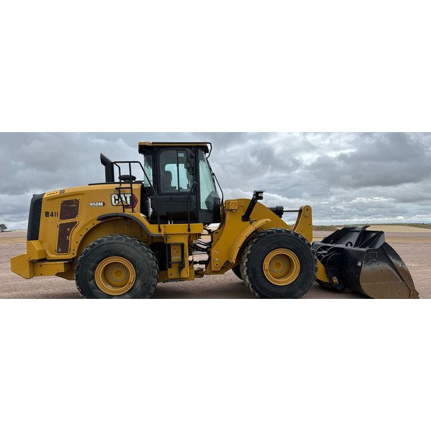 Caterpillar 950M loader for sale, Caterpillar 950M model 2023 imported from Europe, the best site for selling trucks and heavy equipment in Egypt
