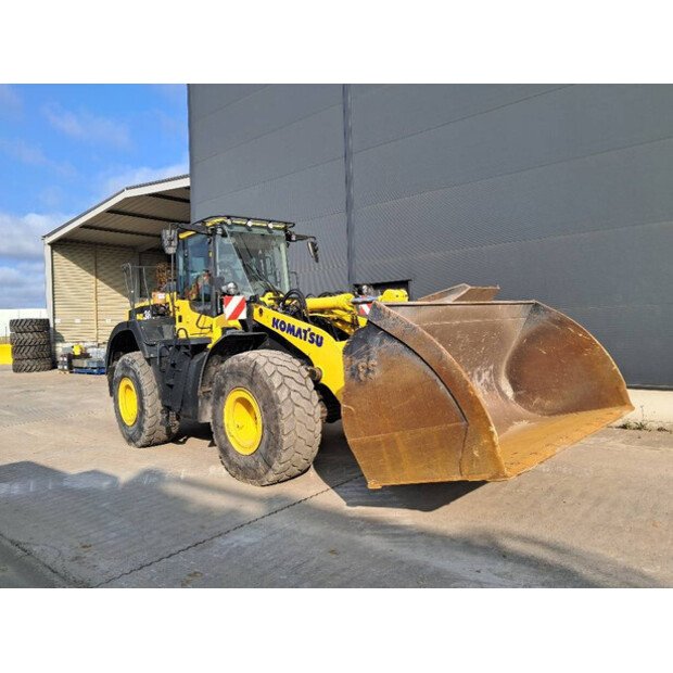 لودرKomatsu WA380-8E0 للبيع, Komatsu WA380-8E0 موديل 2021 استيراد من اوروبا, أفضل موقع لبيع الشاحنات والمعدات الثقيلة في مصر