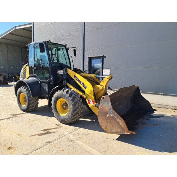 لودرKomatsu WA100M-8 للبيع, Komatsu WA100M-8 موديل 2021 استيراد من اوروبا, أفضل موقع لبيع الشاحنات والمعدات الثقيلة في مصر