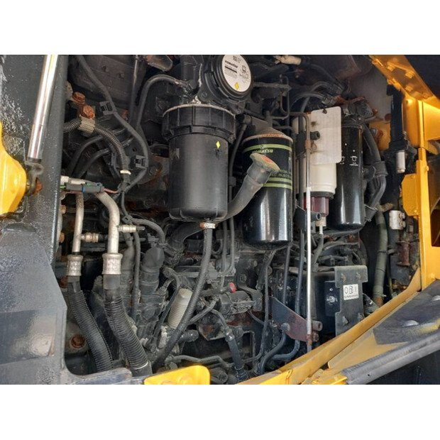 Komatsu WA480-8 Loader for sale, Komatsu WA480-8 model 2022 imported from Europe, the best website for selling trucks and heavy equipment in Egypt