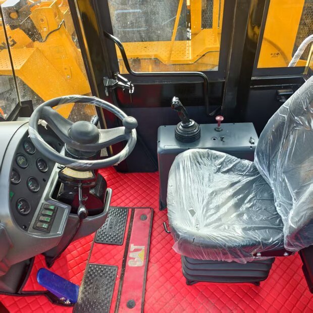 لودر Caterpillar 966H للبيع, Caterpillar 966H موديل 2024 استيراد من اوروبا, أفضل موقع لبيع الشاحنات والمعدات الثقيلة في مصر