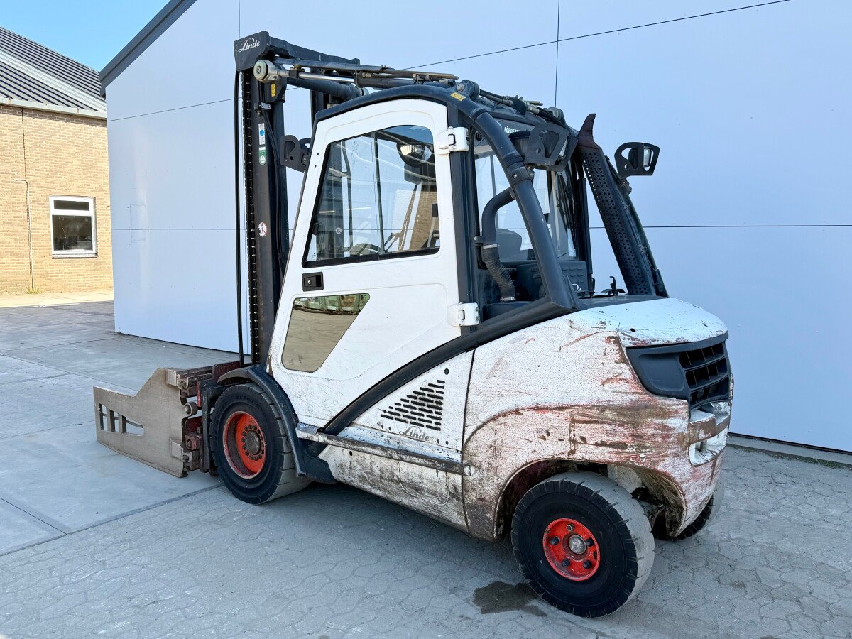 Linde H35D3 forklift for sale, Linde H35D model 2006 imported from Europe, the best site for selling trucks and heavy equipment in Egypt