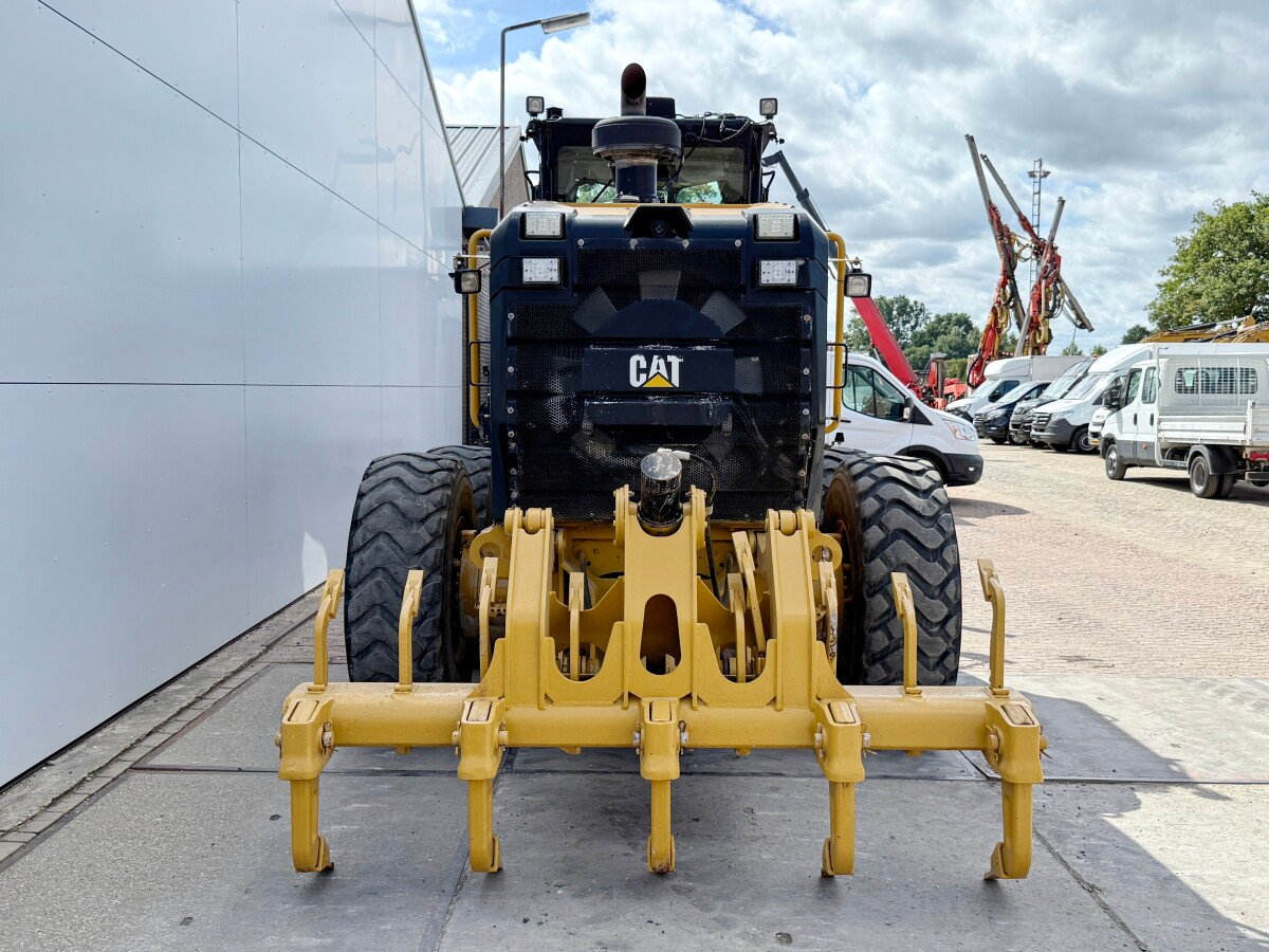 جريدر Caterpillar 140M3 للبيع, Caterpillar 140M3 موديل 2018 استيراد من اوروبا, أفضل موقع لبيع الشاحنات والمعدات الثقيلة في مصر