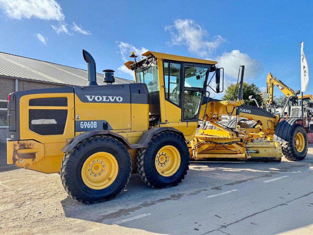 جريدر Volvo G960B للبيع, Volvo G960B موديل 2014 استيراد من اوروبا, أفضل موقع لبيع الشاحنات والمعدات الثقيلة في مصر