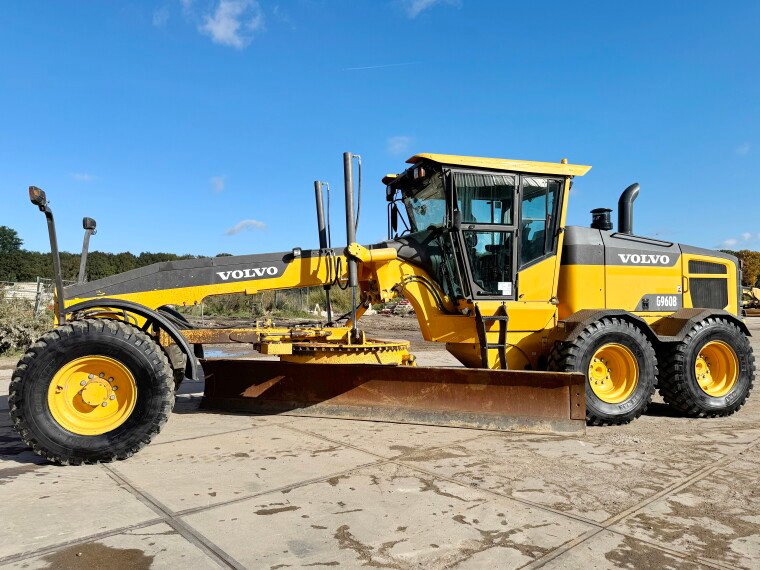 جريدر Volvo G960B للبيع, Volvo G960B موديل 2014 استيراد من اوروبا, أفضل موقع لبيع الشاحنات والمعدات الثقيلة في مصر