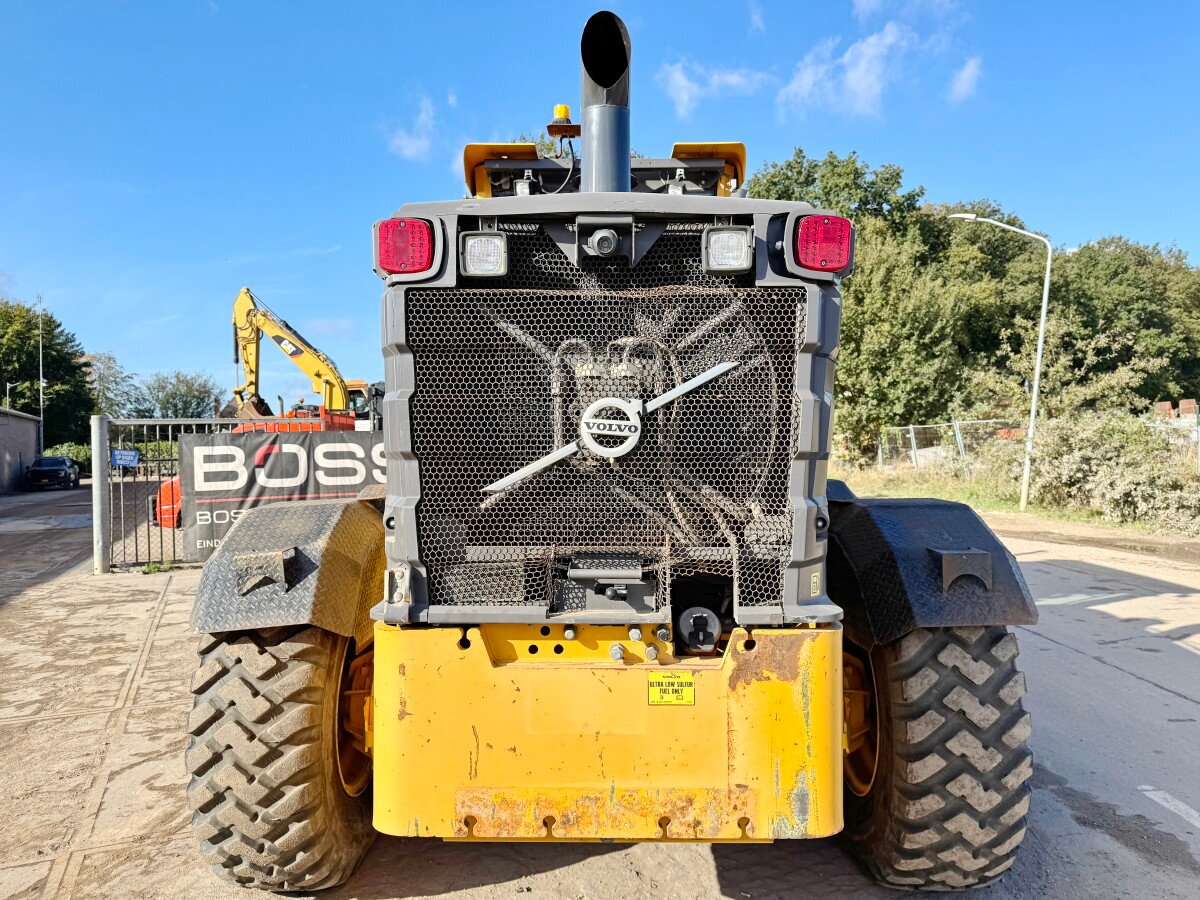 جريدر Volvo G960B للبيع, Volvo G960B موديل 2014 استيراد من اوروبا, أفضل موقع لبيع الشاحنات والمعدات الثقيلة في مصر