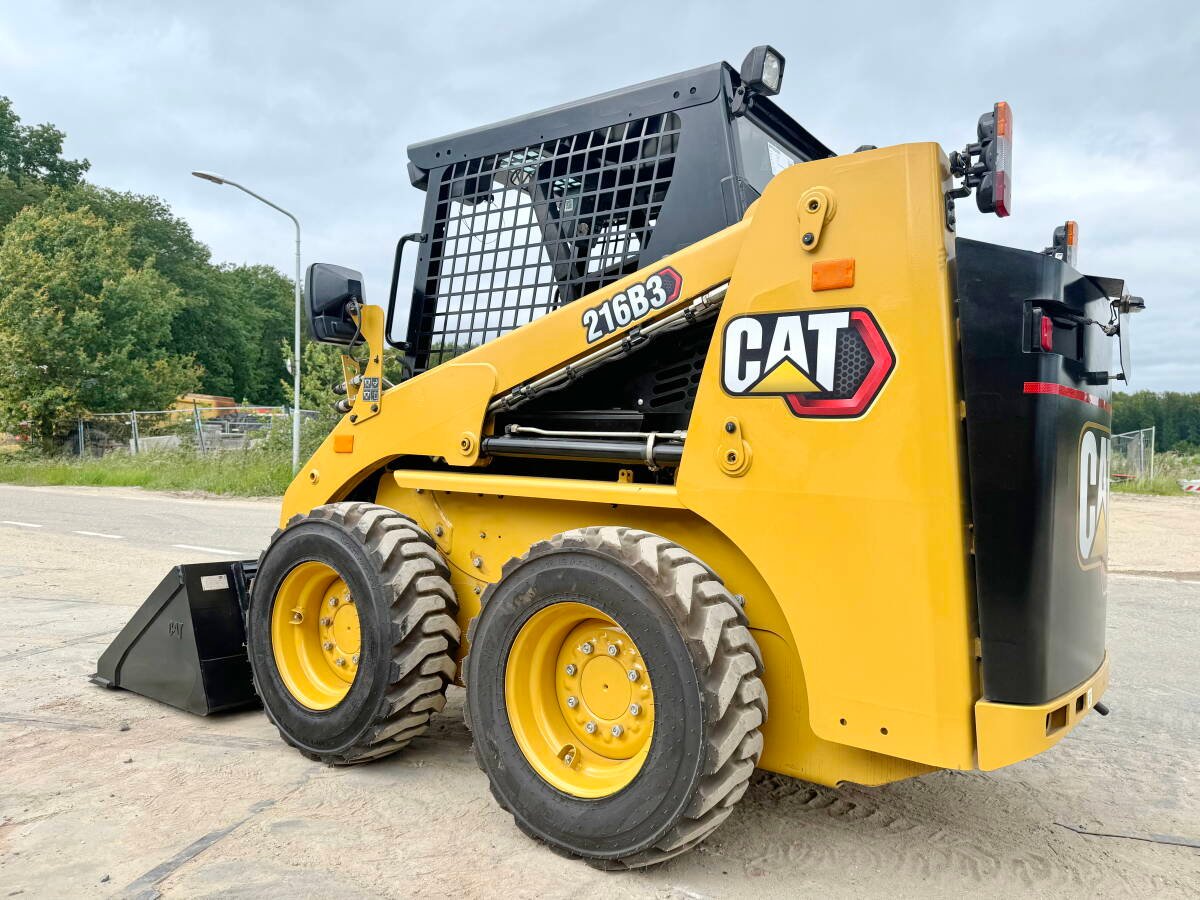 بوبكات Caterpillar 216B3 للبيع, بوبكات Caterpillar 216B3 موديل 2025 استيراد من اوروبا, أفضل موقع لبيع الشاحنات والمعدات الثقيلة في مصر