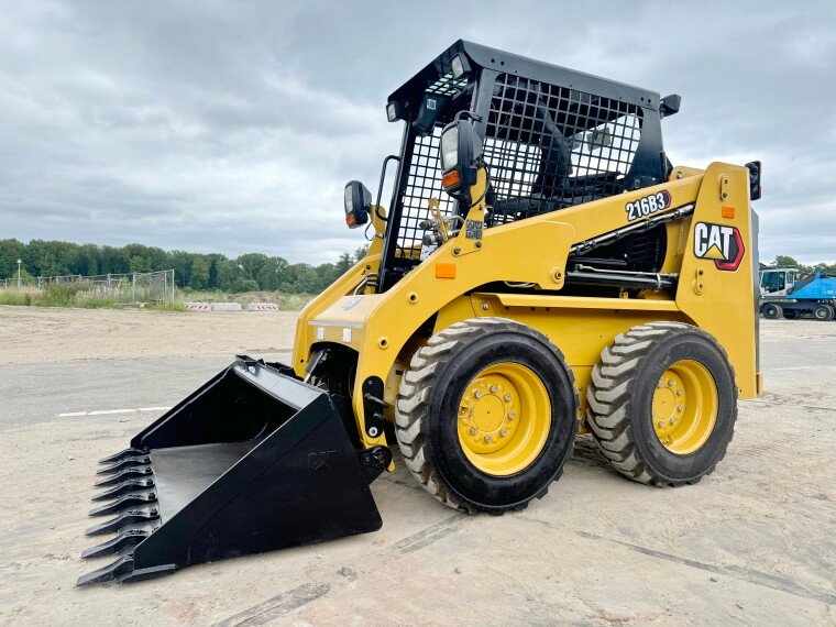 بوبكات Caterpillar 216B3 للبيع, بوبكات Caterpillar 216B3 موديل 2025 استيراد من اوروبا, أفضل موقع لبيع الشاحنات والمعدات الثقيلة في مصر
