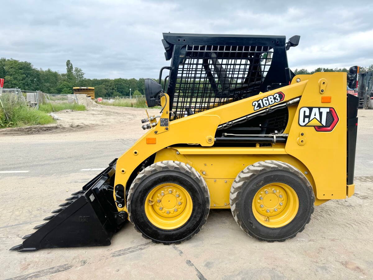 بوبكات Caterpillar 216B3 للبيع, بوبكات Caterpillar 216B3 موديل 2025 استيراد من اوروبا, أفضل موقع لبيع الشاحنات والمعدات الثقيلة في مصر