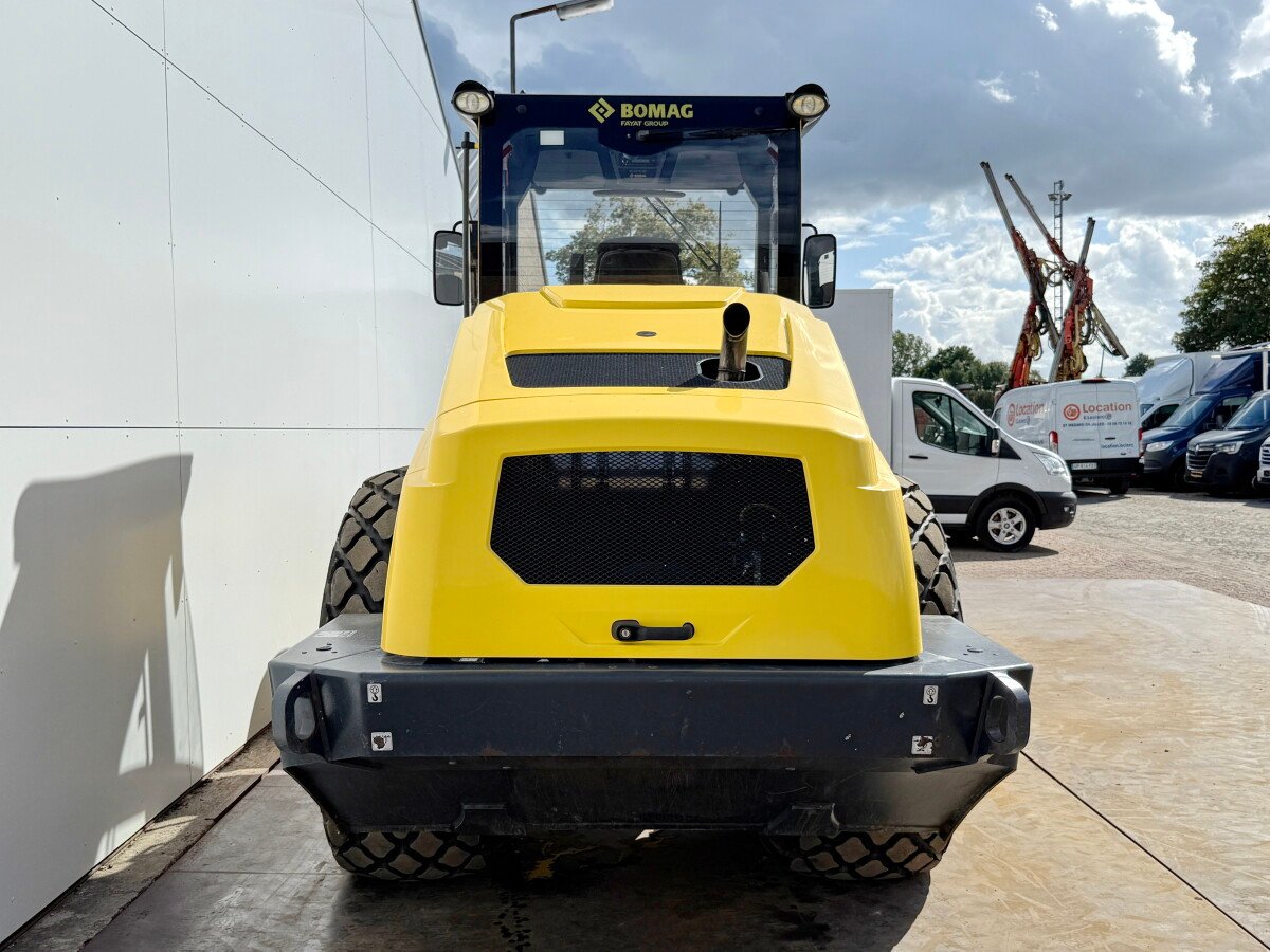 هراسة Bomag BW211DH-5 للبيع, بوبكات Bomag BW211DH-5 موديل 2017 استيراد من اوروبا, أفضل موقع لبيع الشاحنات والمعدات الثقيلة في مصر