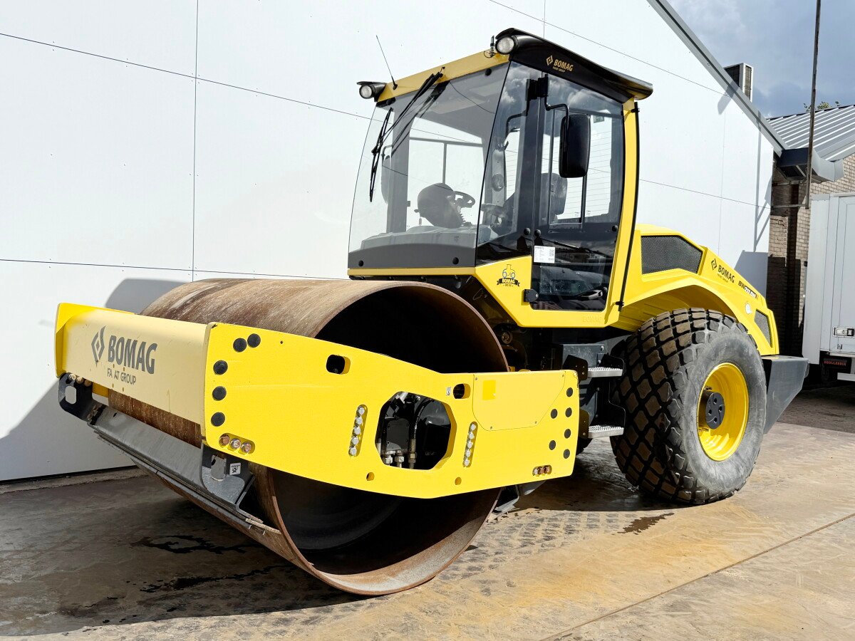 هراسة Bomag BW211DH-5 للبيع, بوبكات Bomag BW211DH-5 موديل 2017 استيراد من اوروبا, أفضل موقع لبيع الشاحنات والمعدات الثقيلة في مصر