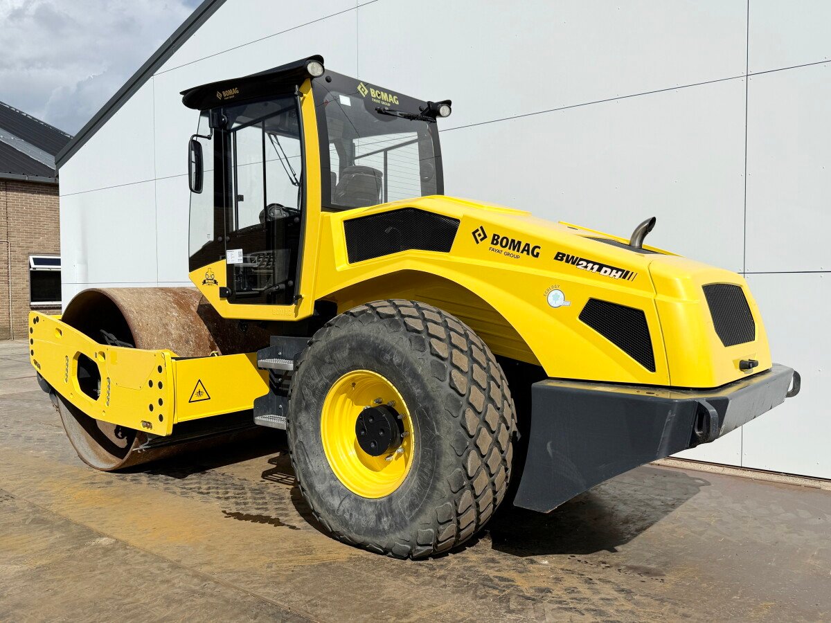 هراسة Bomag BW211DH-5 للبيع, بوبكات Bomag BW211DH-5 موديل 2017 استيراد من اوروبا, أفضل موقع لبيع الشاحنات والمعدات الثقيلة في مصر