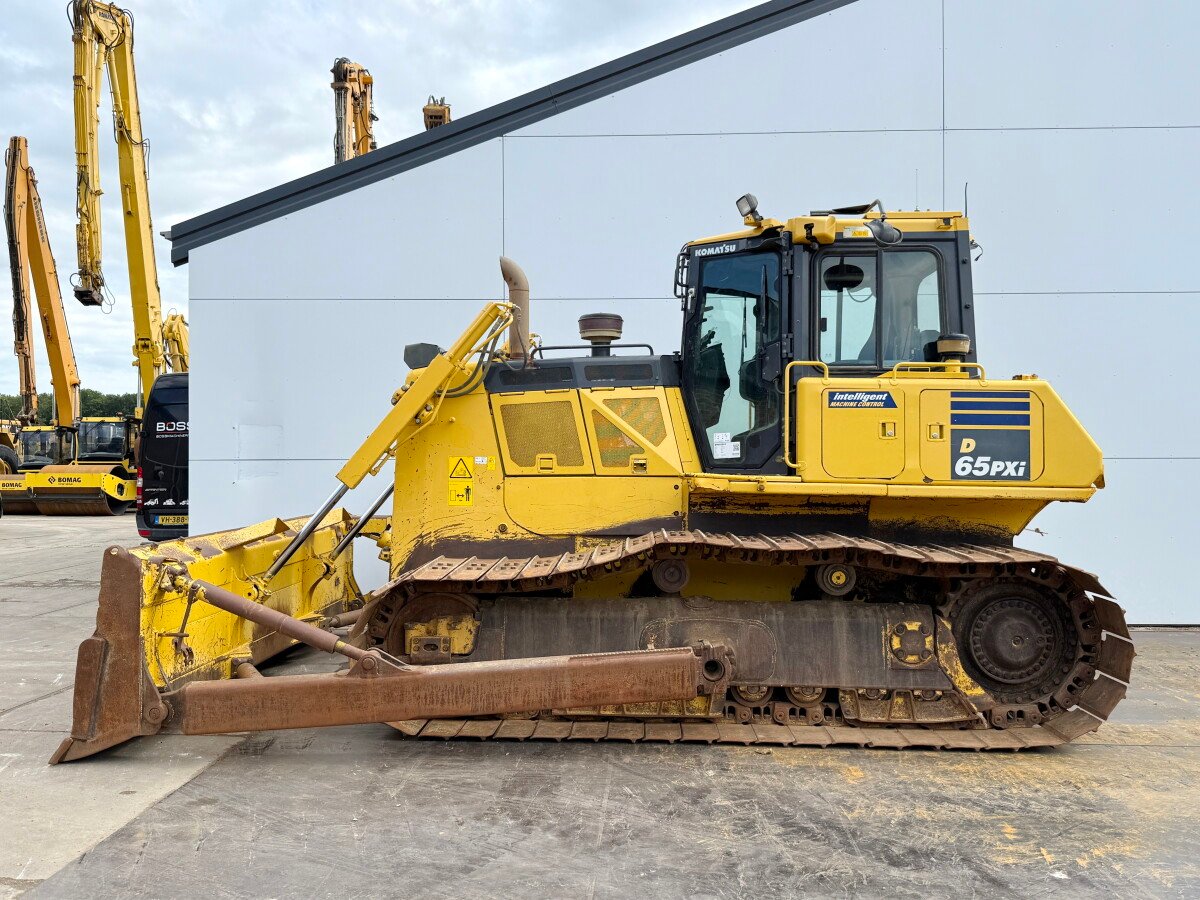 بلدوزر Komatsu D65PXi-18 للبيع, Komatsu D65PXi-18 موديل 2017 استيراد من اوروبا, أفضل موقع لبيع الشاحنات والمعدات الثقيلة في مصر