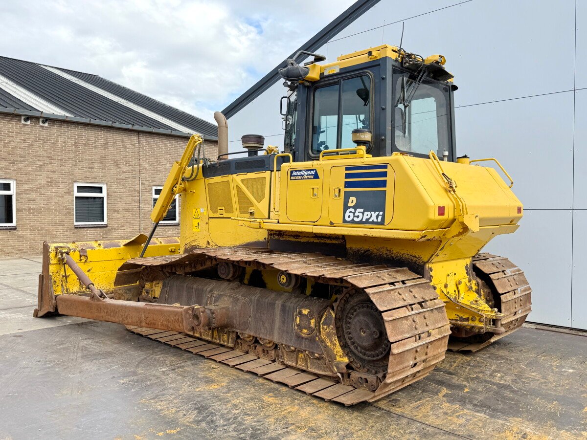 بلدوزر Komatsu D65PXi-18 للبيع, Komatsu D65PXi-18 موديل 2017 استيراد من اوروبا, أفضل موقع لبيع الشاحنات والمعدات الثقيلة في مصر