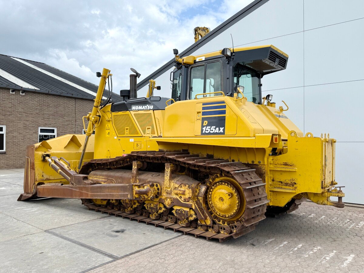بلدوزر Komatsu D155AX-8 للبيع, Komatsu D155AX-8 موديل 2018 استيراد من اوروبا, أفضل موقع لبيع الشاحنات والمعدات الثقيلة في مصر