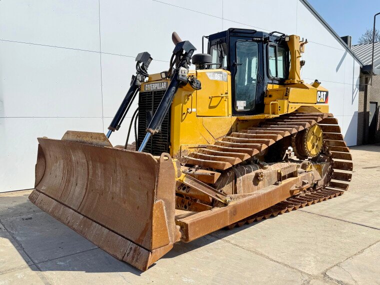 بلدوزر Caterpillar D6T LGP للبيع, Caterpillar D6T LGP موديل 2013 استيراد من اوروبا, أفضل موقع لبيع الشاحنات والمعدات الثقيلة في مصر