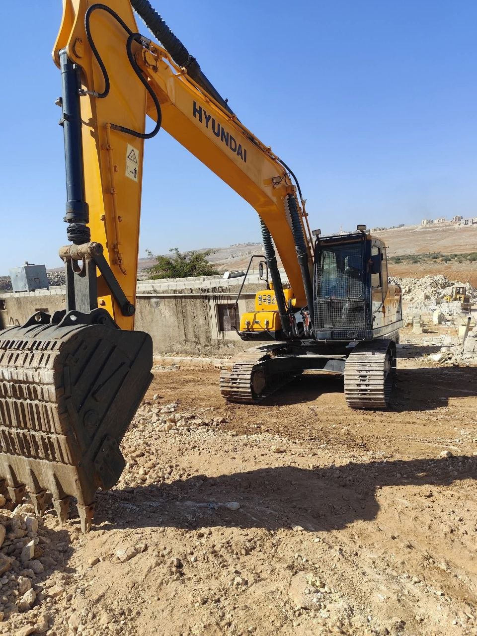 حفار هونداي للبيع, هونداي 220 موديل 2016 تواجد القاهرة, أفضل موقع لبيع الشاحنات والمعدات الثقيلة في مصر