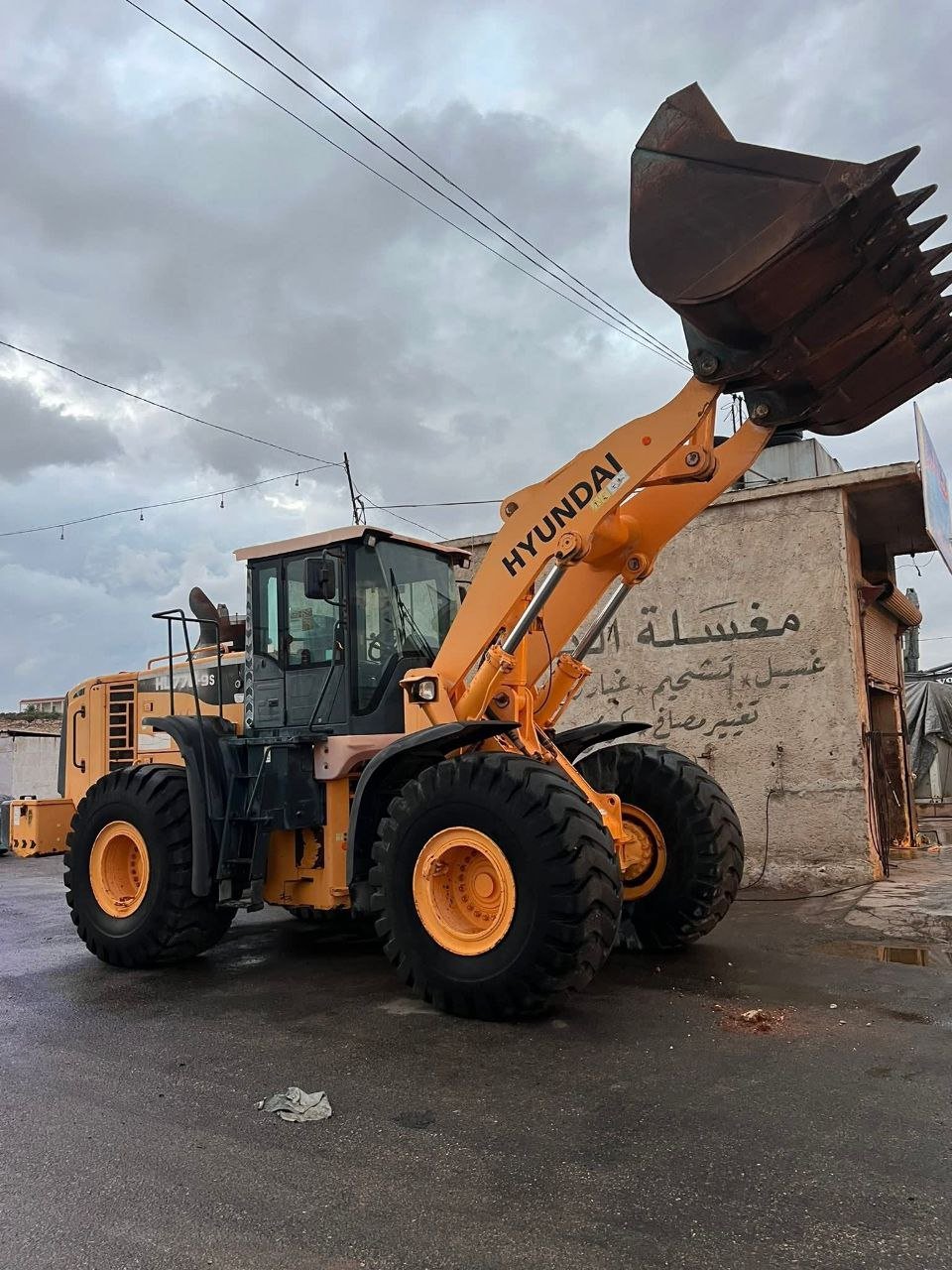 لودر هيونداي للبيع, هيونداي 120 موديل 2002 تواجد الجيزة, أفضل موقع لبيع الشاحنات والمعدات الثقيلة في مصر