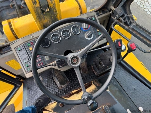 KRAMER loader for sale, KRAMER 616 model 2001, imported from Europe, the best site for selling trucks and heavy equipment in Egypt