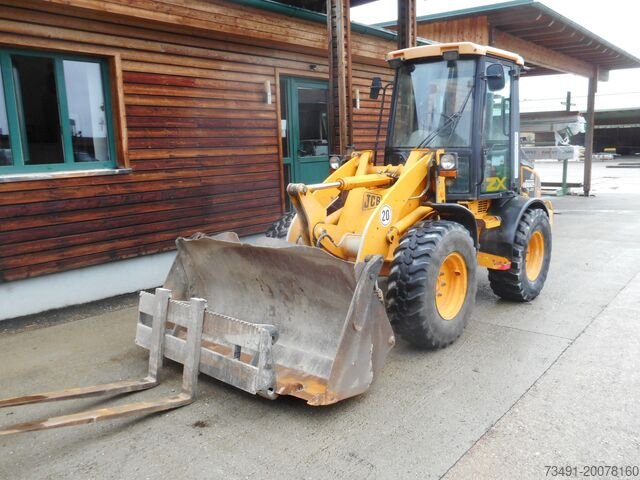 JCB loader for sale, JCB 407 model 2004 imported from China, the best site for selling trucks and heavy equipment in Egypt