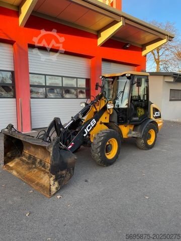 JCB loader for sale, JCB 406 model 2012 imported from China, the best site for selling trucks and heavy equipment in Egypt