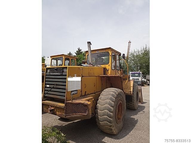 Volvo loader for sale, Volvo 4400 model 1980 imported from China, the best site for selling trucks and heavy equipment in Egypt