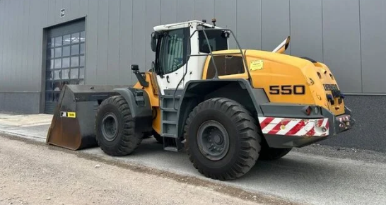 Liebherr loader for sale, Liebherr 550 model 2015 imported from China, the best site for selling trucks and heavy equipment in Egypt