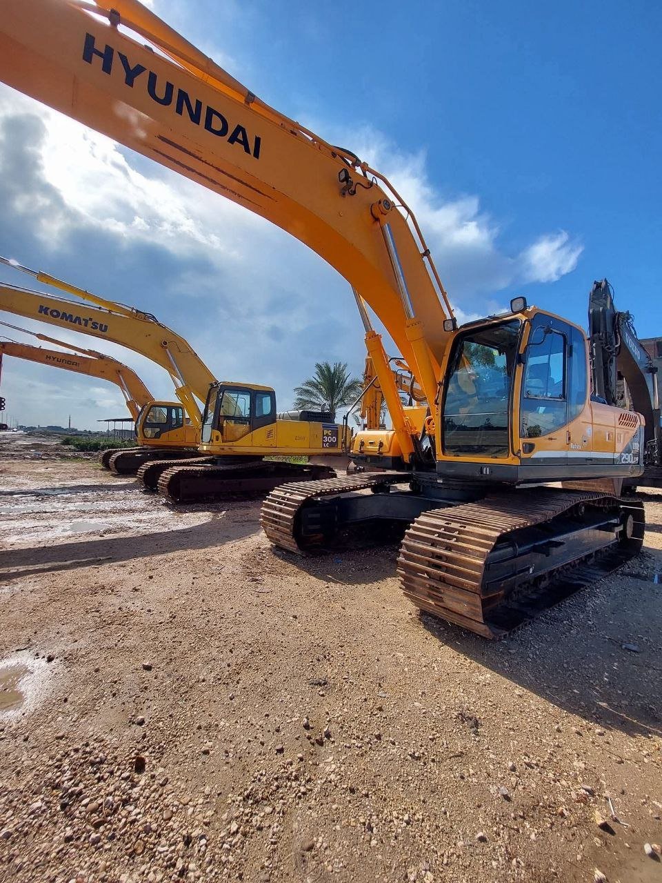 Hyundai excavator for sale in Giza, Hyundai 290 model 2016 available in Giza, the best site for selling trucks and heavy equipment in Egypt