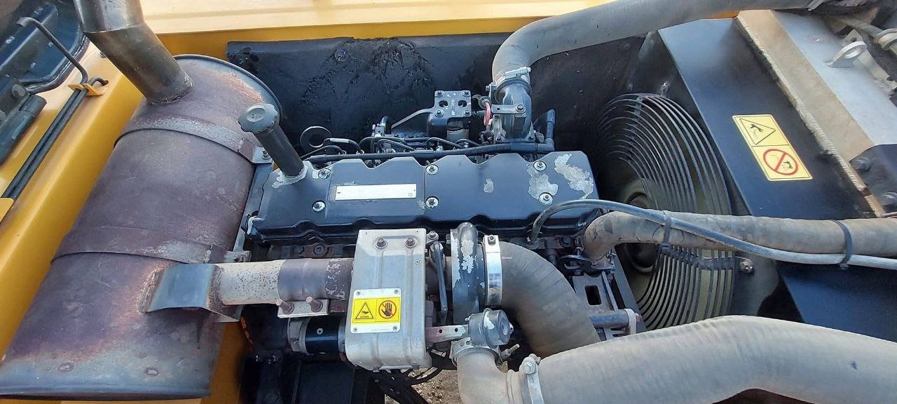 Hyundai excavator for sale in Giza, Hyundai 290 model 2016 available in Giza, the best site for selling trucks and heavy equipment in Egypt