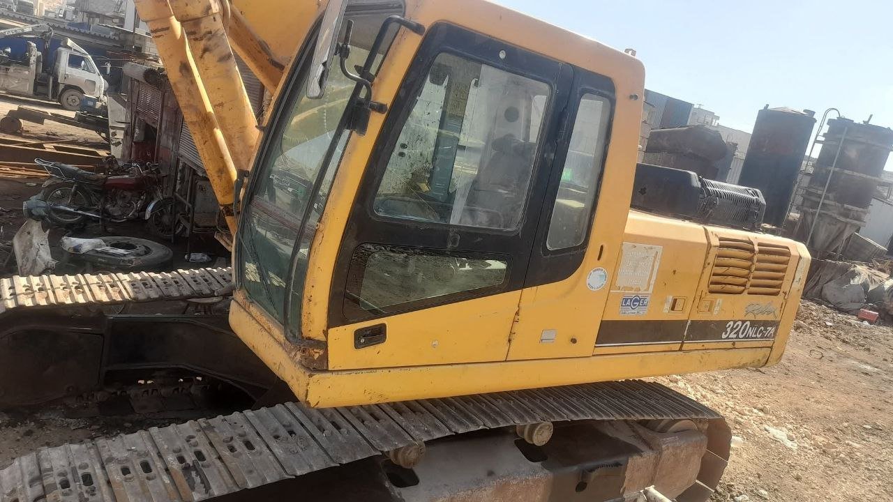 حفار هوندا للبيع في الجيزة,  هيوندا 320 موديل 2010 تواجد الجيزة, أفضل موقع لبيع الشاحنات والمعدات الثقيلة في مصر