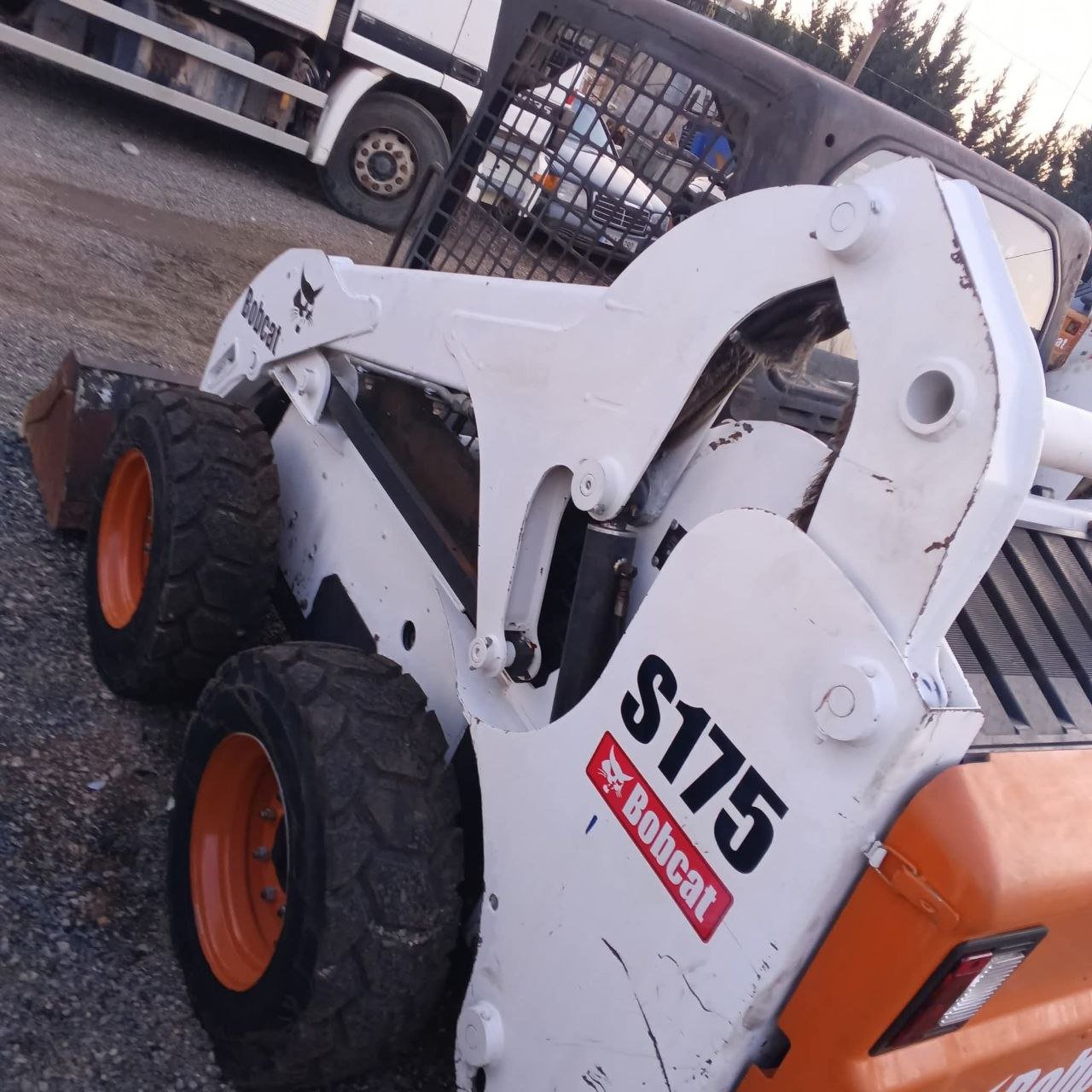 Bobcats for sale in Cairo, Bobcat 175 model 2000 available in Cairo, the best site for selling trucks and heavy equipment in Egypt