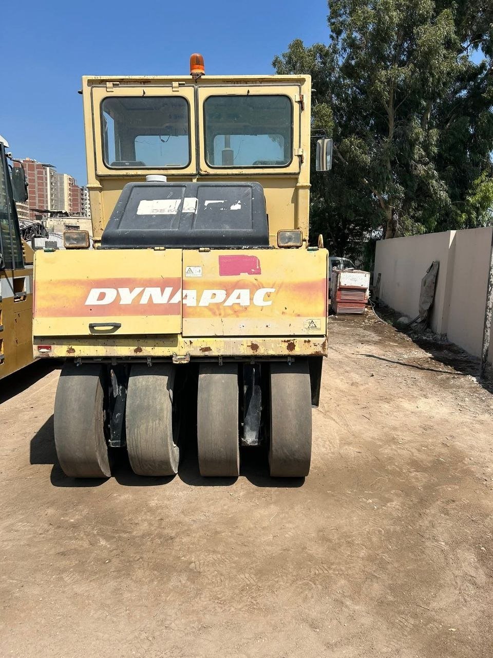 Dinbak Roller for sale in Cairo, Dinbak 271 model 2005 available in Cairo, the best website for selling trucks and heavy equipment in Egypt