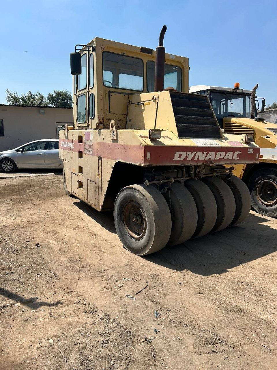 Dinbak Roller for sale in Cairo, Dinbak 271 model 2005 available in Cairo, the best website for selling trucks and heavy equipment in Egypt