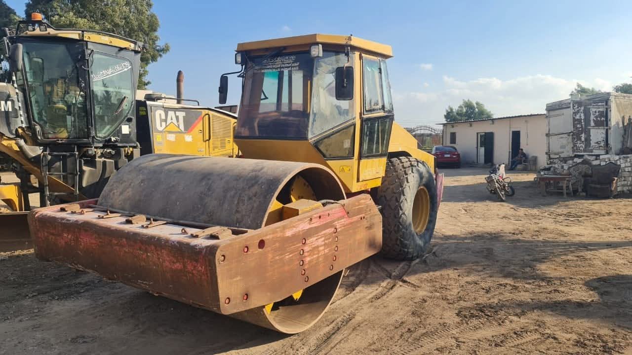 Dynbak crusher for sale in Cairo, Dynbak CA512 model 1998 available in Cairo, the best website for selling trucks and heavy equipment in Egypt