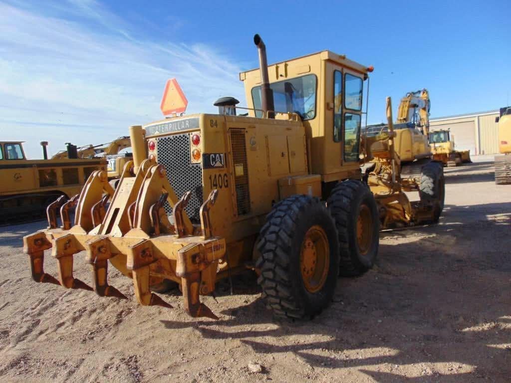 Caterpillar grader for sale in Beheira, Caterpillar 140G model 1994 available in Beheira, the best site for selling trucks and heavy equipment in Egypt