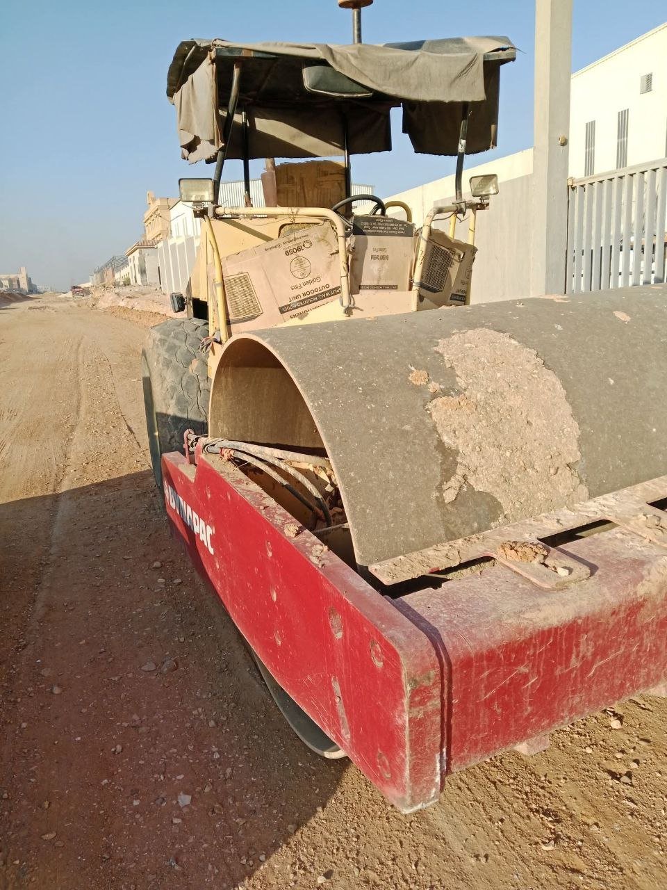 Dynbak Roller for sale in Giza, Dynbak CA250 model 2002 located in Giza, the best site for selling trucks and heavy equipment in Egypt