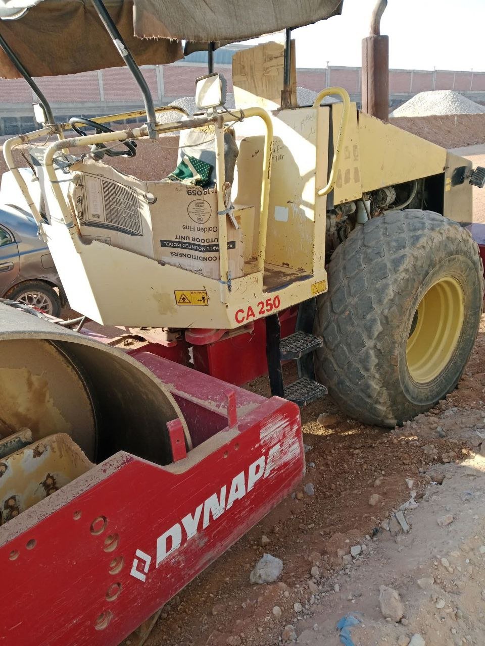 Dynbak Roller for sale in Giza, Dynbak CA250 model 2002 located in Giza, the best site for selling trucks and heavy equipment in Egypt