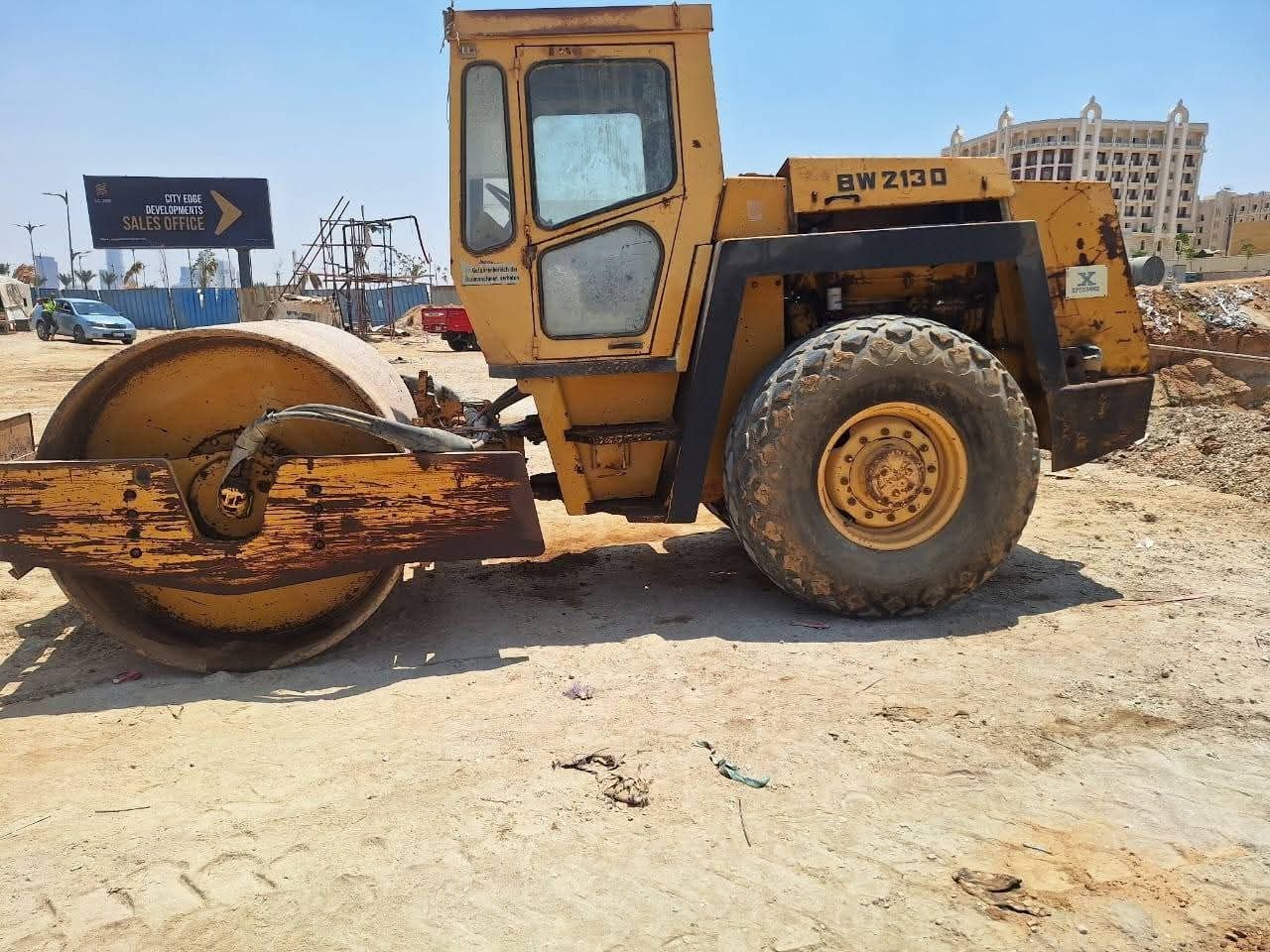Bomag Roller for sale in Mansoura, Bomag 213, 2004 model, located in Mansoura. The best site for selling trucks and heavy equipment in Egypt.