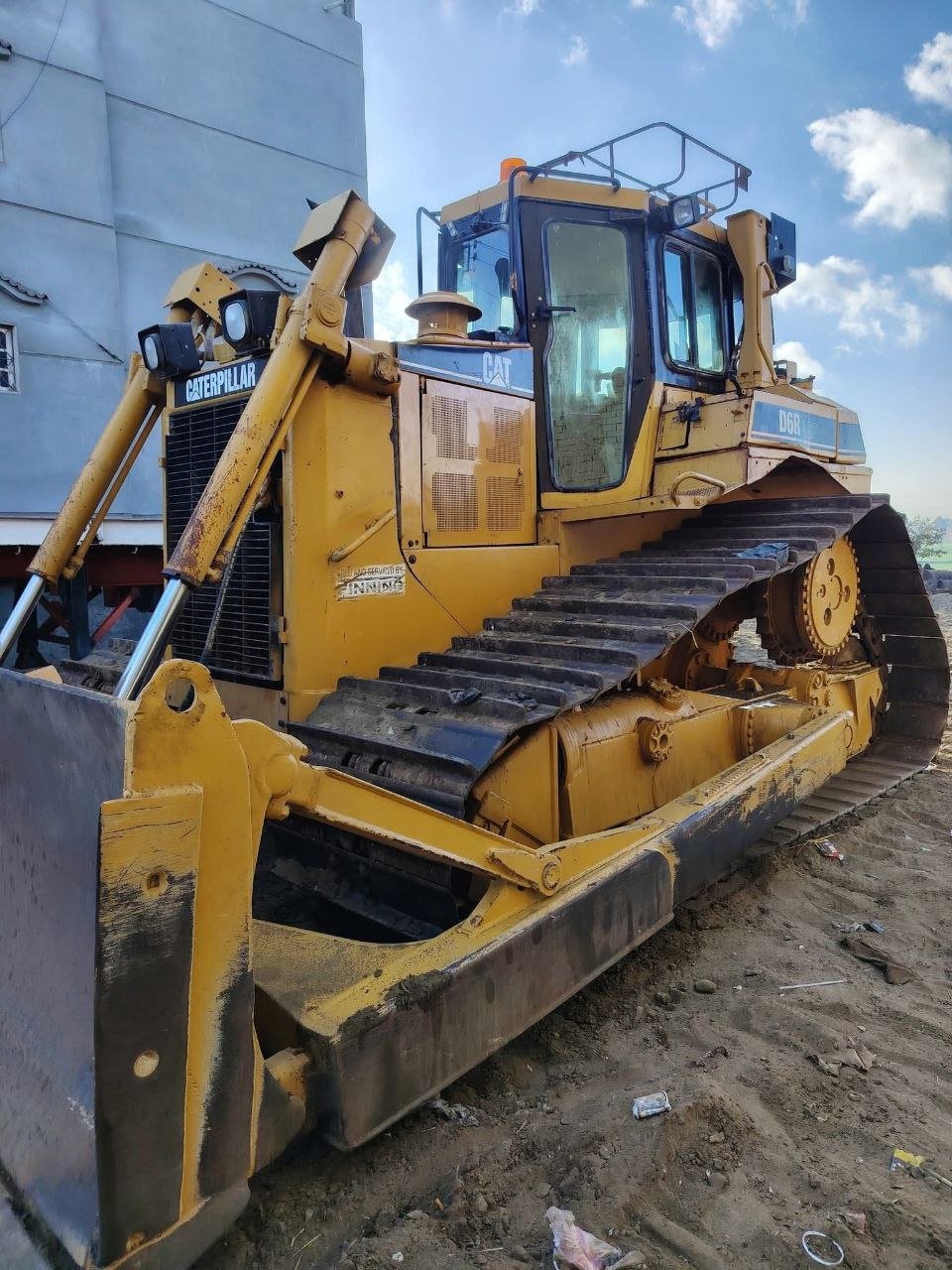 Caterpillar bulldozer for sale in Cairo, Caterpillar 6R model 1995 located in Cairo, the best site for selling trucks and heavy equipment in Egypt