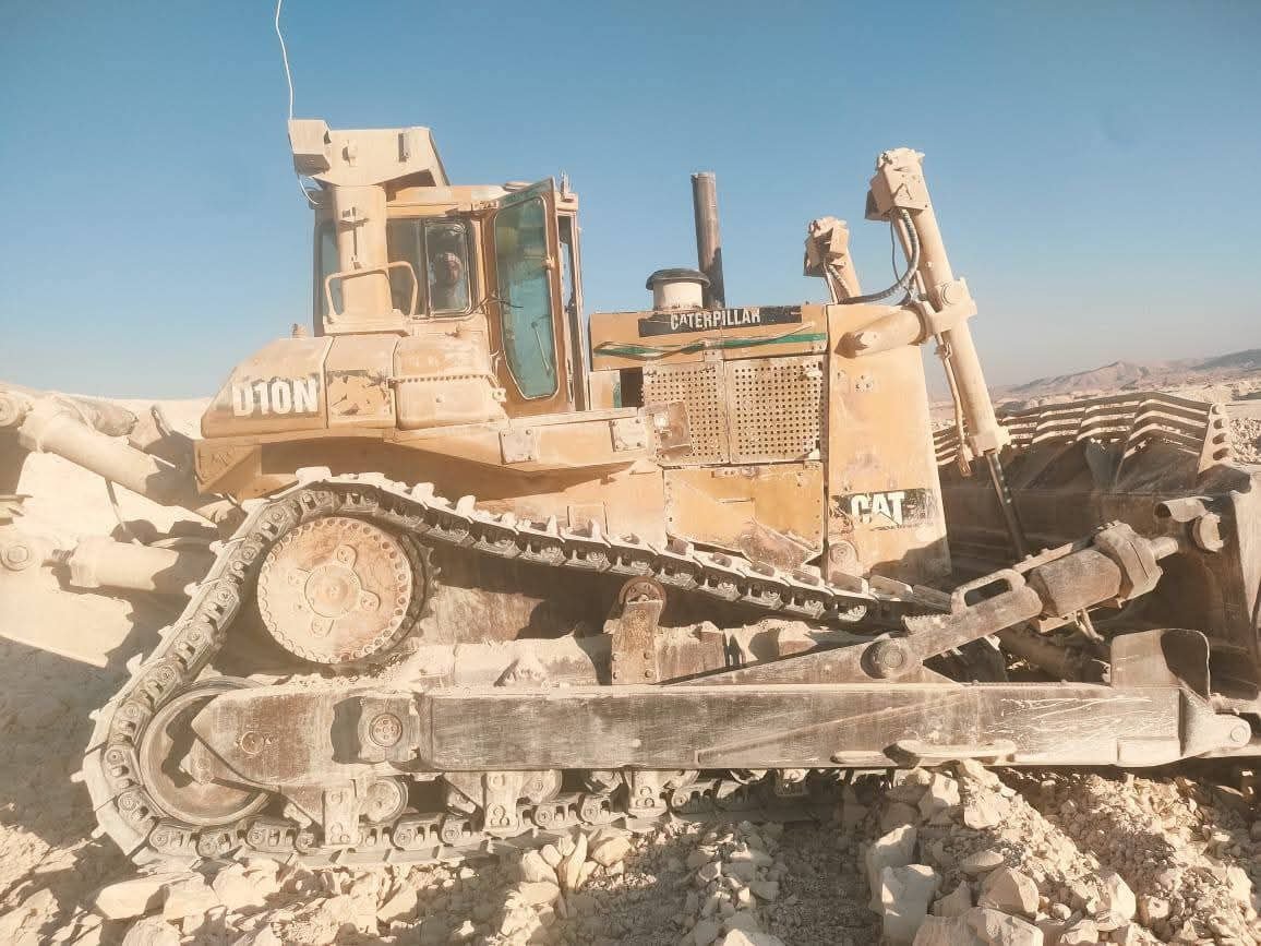 Caterpillar bulldozer for sale in Mansoura, Caterpillar D9N model 1990 located in Mansoura, the best site for selling trucks and heavy equipment in Egypt