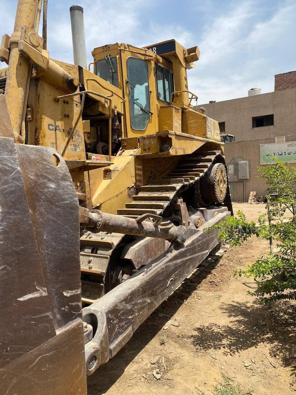 بلدوزرات كاتيربلر للبيع في الجيزة,  كاتيربلر D9L موديل 1990 تواجد الجيزة, أفضل موقع لبيع الشاحنات والمعدات الثقيلة في مصر